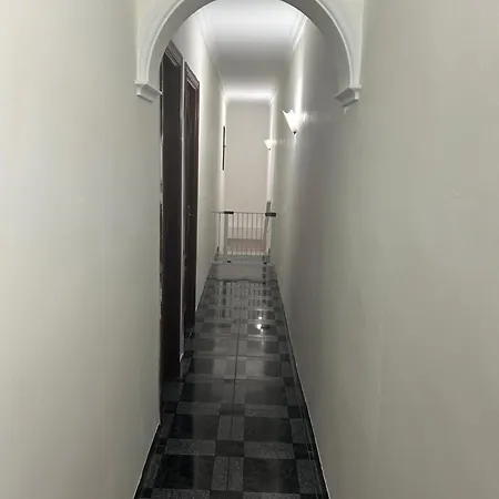 Newly Refurbished 2 Quarto em Acomodações Particulares